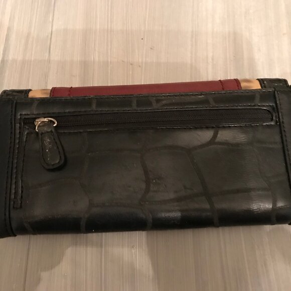 Mia DeLuca Ladies Black Wallet $5.00 AS AN ADD ON - Picture 2 of 5